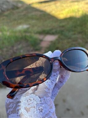 Tortoiseshell Oval Women's Sunglasses - Brown Lenses